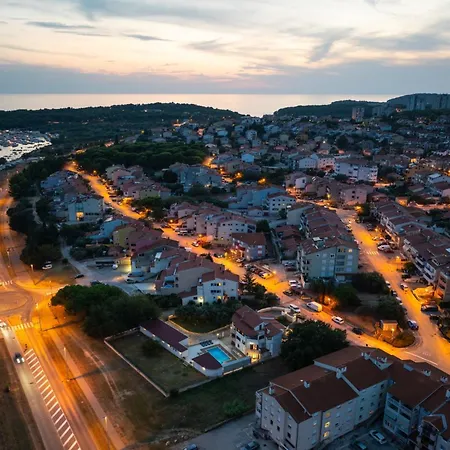 Vila Lealeana In Pula,istrien