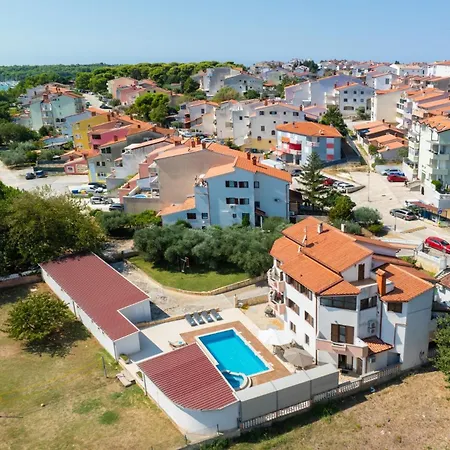 Lealeana In Pula,istrien Villa *